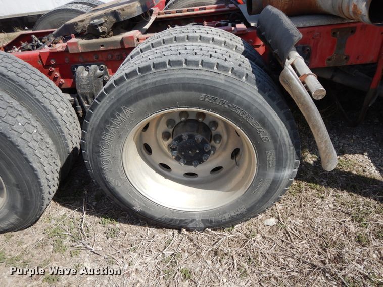 image for item IX9321 1986 Peterbilt 359  semi truck