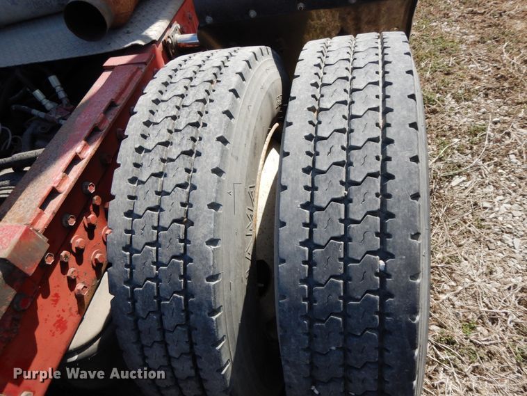 image for item IX9321 1986 Peterbilt 359  semi truck