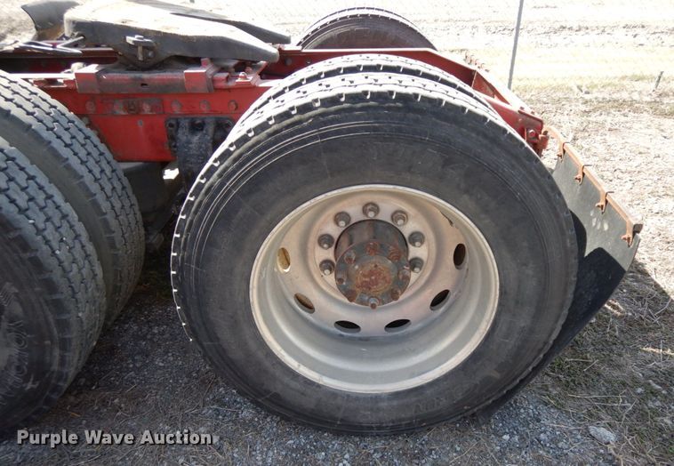 image for item IX9321 1986 Peterbilt 359  semi truck