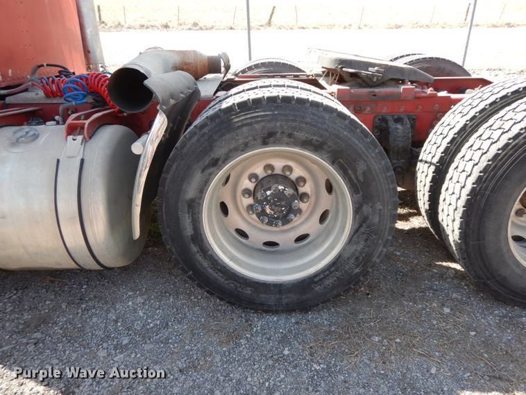 image for item IX9321 1986 Peterbilt 359  semi truck