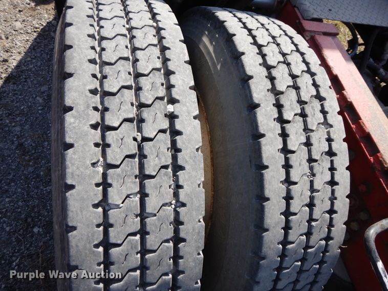 image for item IX9321 1986 Peterbilt 359  semi truck