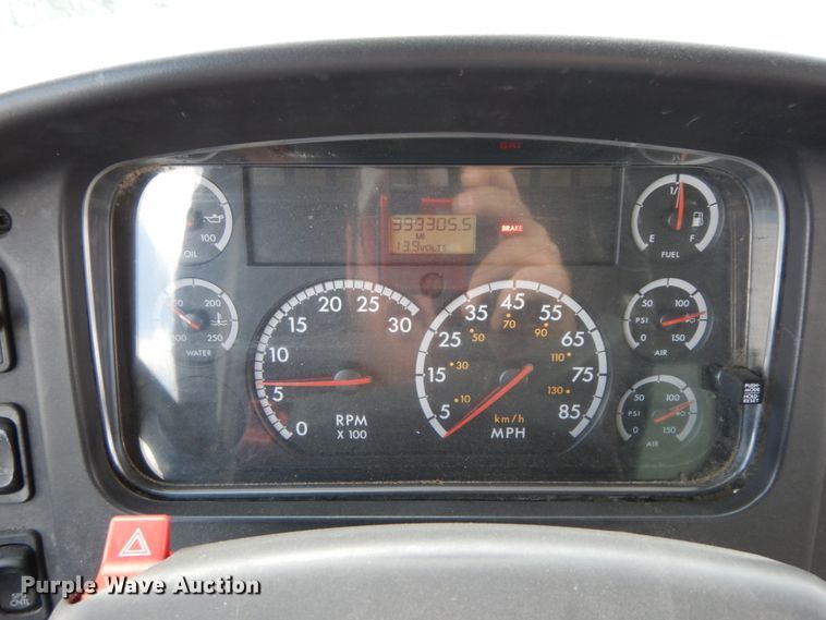 image for item IX9323 2006 Freightliner Business Class M2  box truck