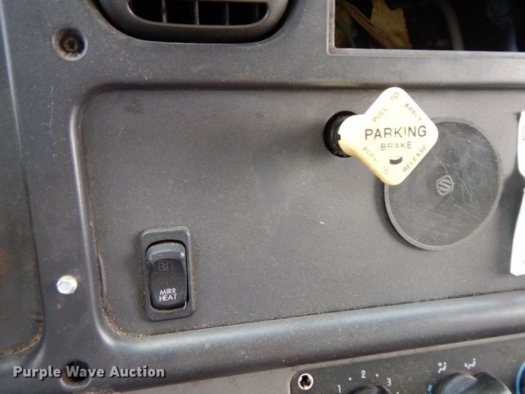 image for item IX9323 2006 Freightliner Business Class M2  box truck