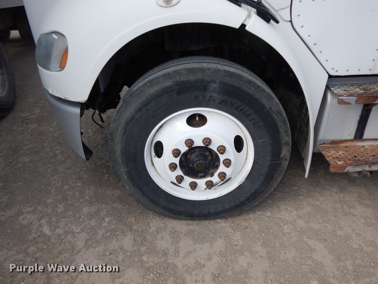 image for item IX9323 2006 Freightliner Business Class M2  box truck