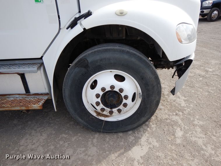 image for item IX9323 2006 Freightliner Business Class M2  box truck