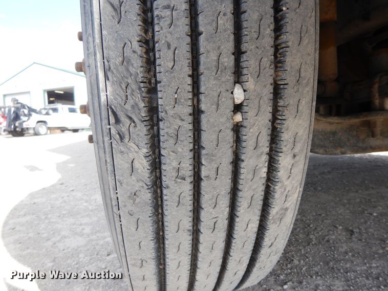 image for item IX9323 2006 Freightliner Business Class M2  box truck