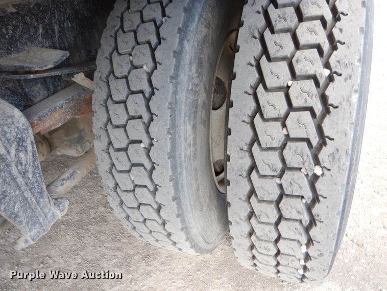 image for item IX9323 2006 Freightliner Business Class M2  box truck