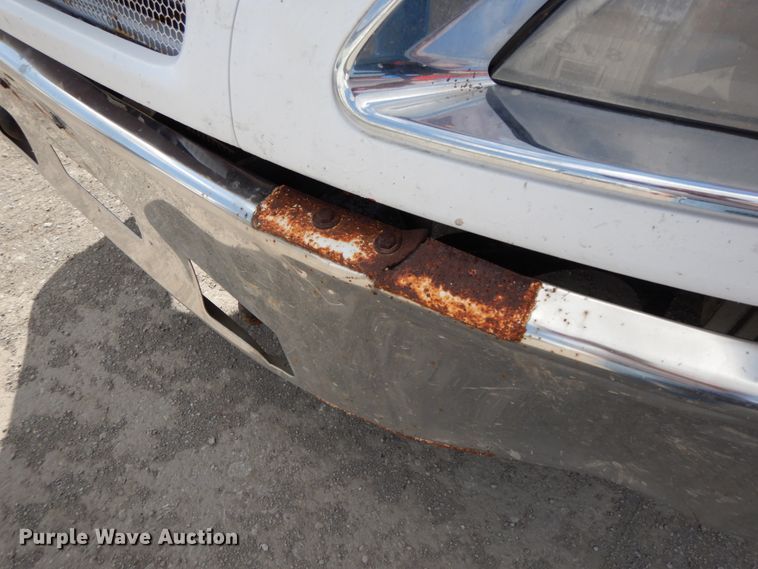 image for item IX9324 2005 Freightliner Columbia  semi truck