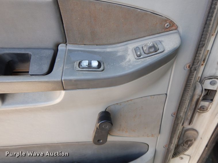 image for item IX9324 2005 Freightliner Columbia  semi truck