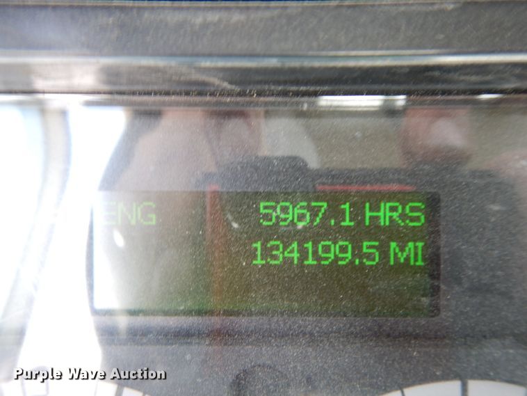 image for item IX9324 2005 Freightliner Columbia  semi truck