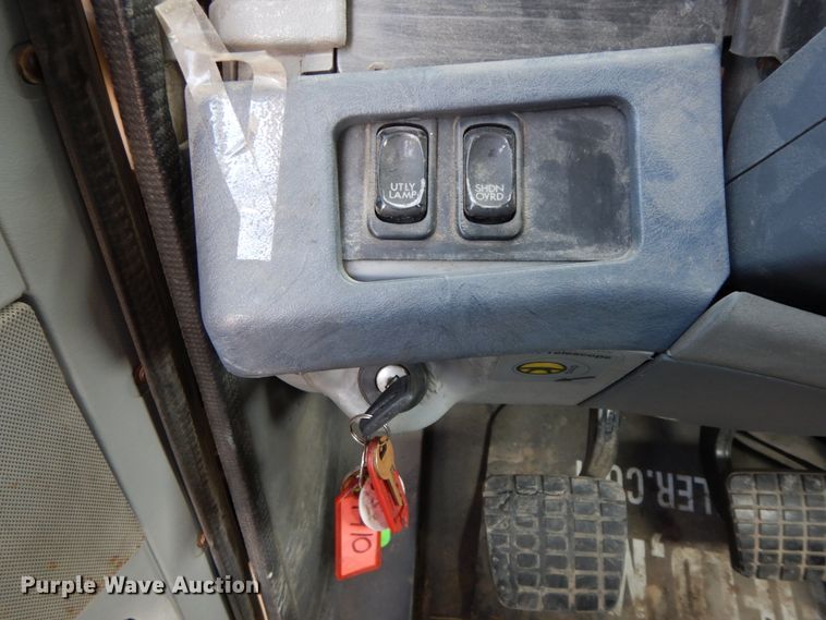 image for item IX9324 2005 Freightliner Columbia  semi truck