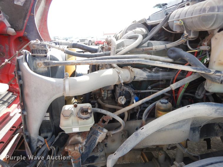 image for item IX9324 2005 Freightliner Columbia  semi truck