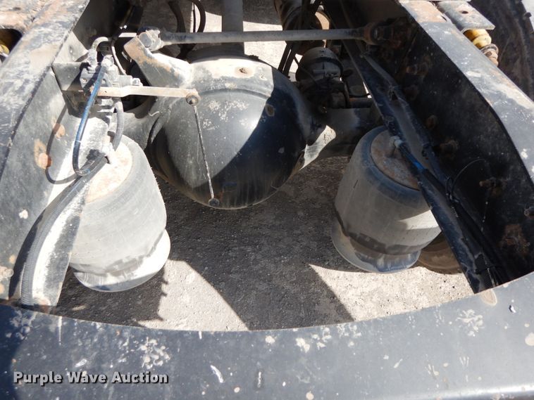 image for item IX9324 2005 Freightliner Columbia  semi truck