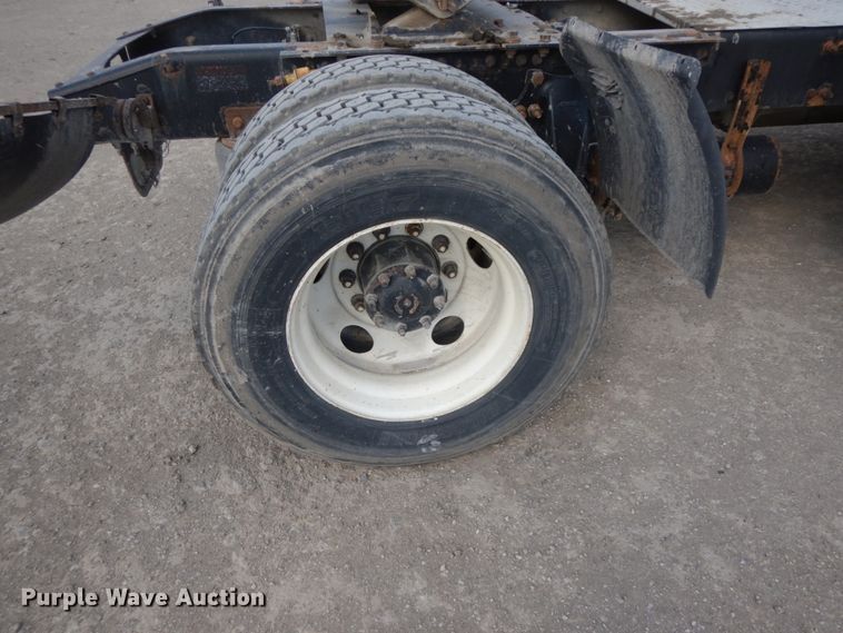 image for item IX9324 2005 Freightliner Columbia  semi truck