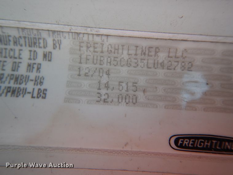 image for item IX9324 2005 Freightliner Columbia  semi truck