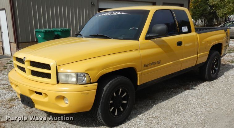 image for item DF6687 1999 Dodge Ram 1500  Quad Cab pickup truck