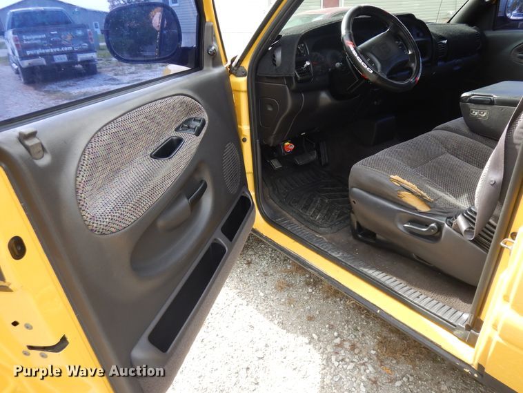 image for item DF6687 1999 Dodge Ram 1500  Quad Cab pickup truck