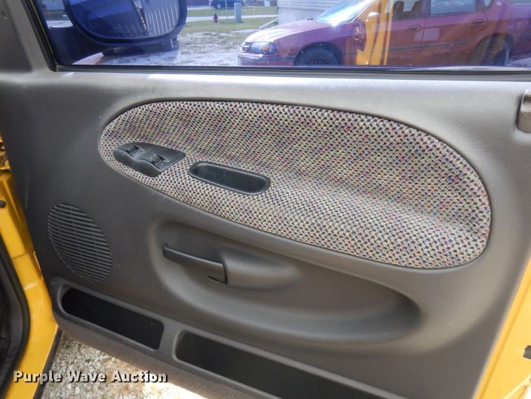 image for item DF6687 1999 Dodge Ram 1500  Quad Cab pickup truck