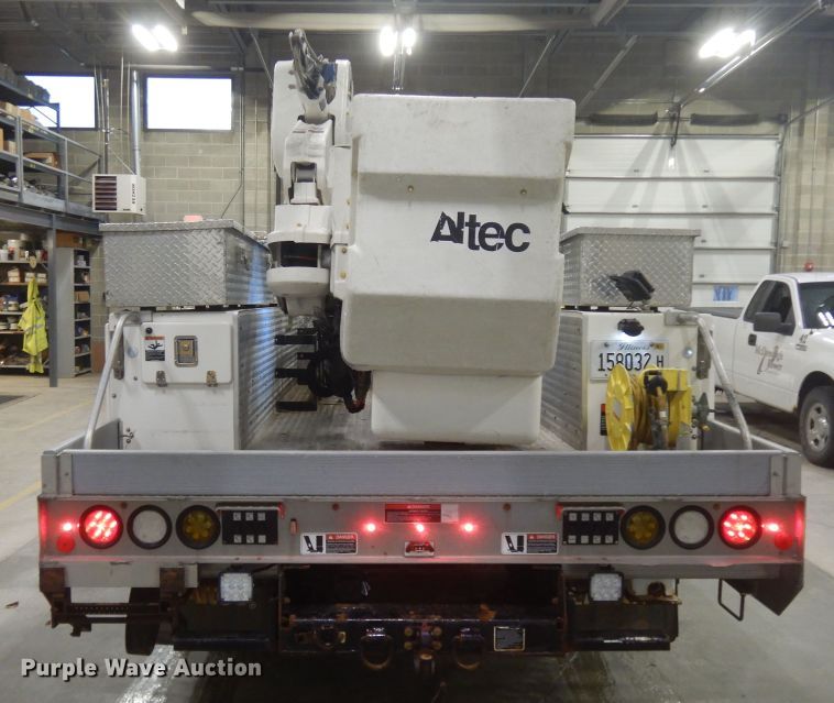 image for item DF6763 2015 Dodge Ram 5500  bucket truck