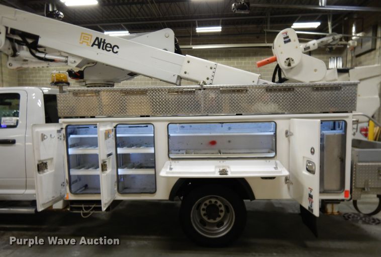 image for item DF6763 2015 Dodge Ram 5500  bucket truck