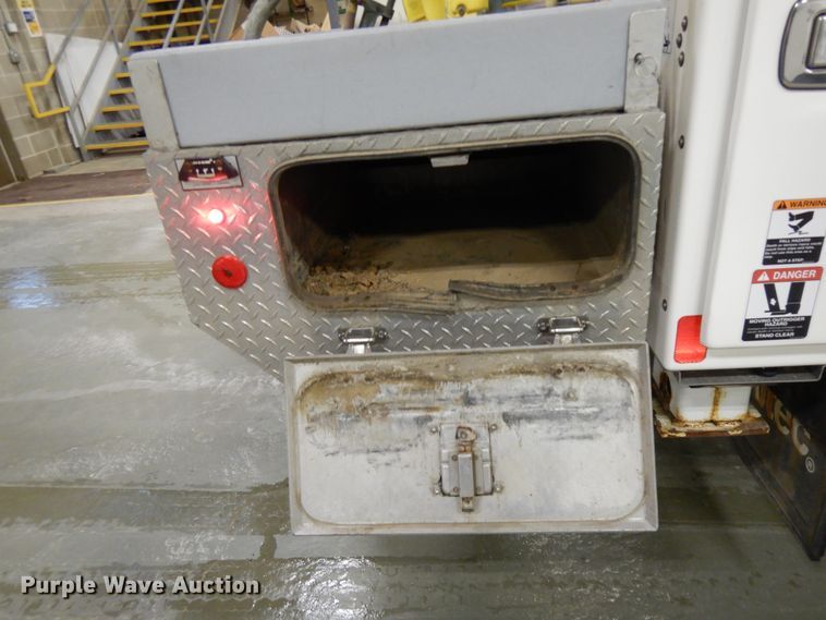 image for item DF6763 2015 Dodge Ram 5500  bucket truck