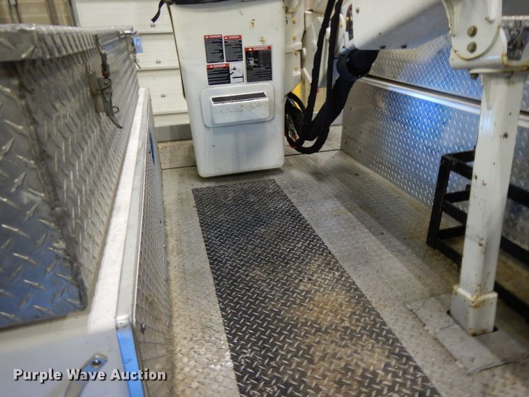 image for item DF6763 2015 Dodge Ram 5500  bucket truck