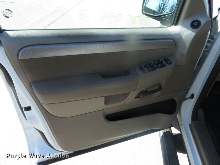 image for item DH0748 2003 Ford Explorer XLT  SUV