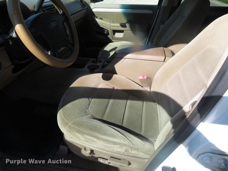 image for item DH0748 2003 Ford Explorer XLT  SUV