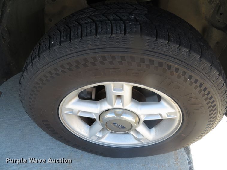 image for item DH0748 2003 Ford Explorer XLT  SUV