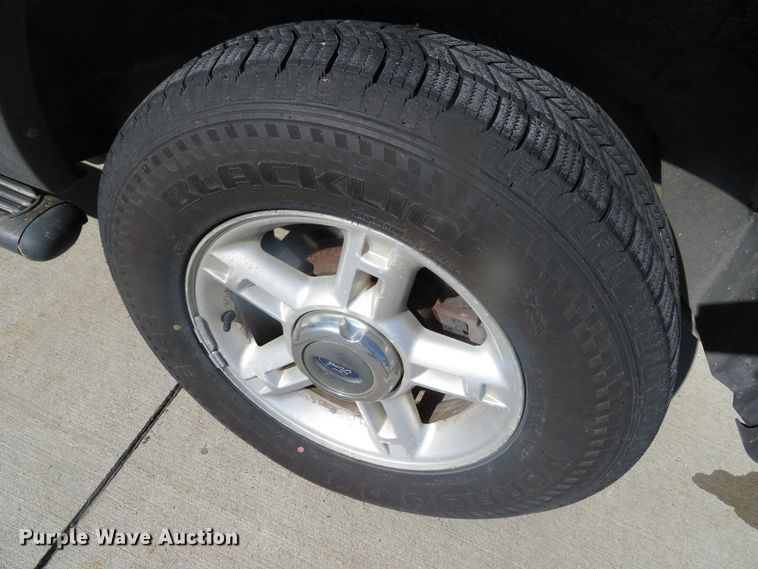 image for item DH0748 2003 Ford Explorer XLT  SUV