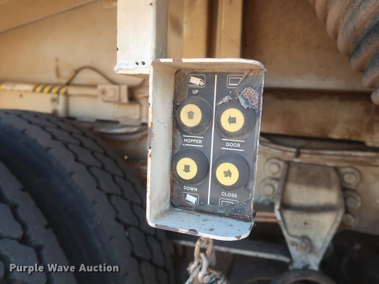 image for item DJ1878 1997 Ford CF8000  street sweeper truck