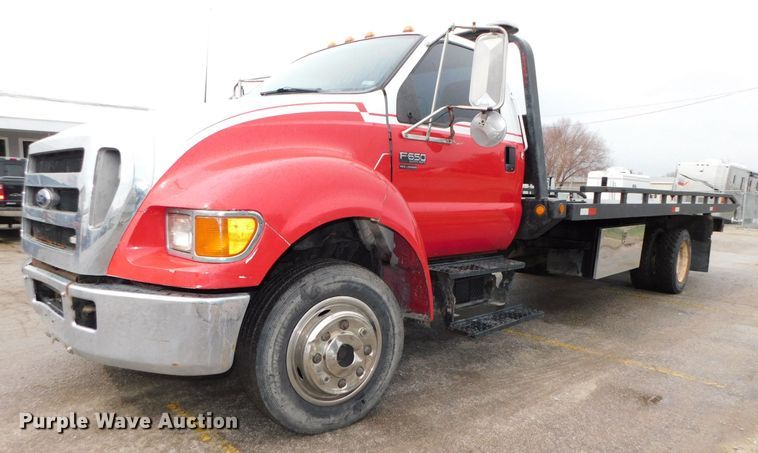 image for item DJ5985 2004 Ford F650 Super Duty XLT  rollback truck