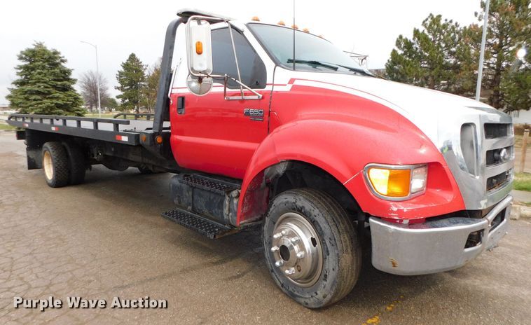 image for item DJ5985 2004 Ford F650 Super Duty XLT  rollback truck