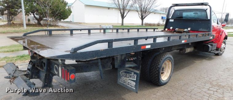 image for item DJ5985 2004 Ford F650 Super Duty XLT  rollback truck