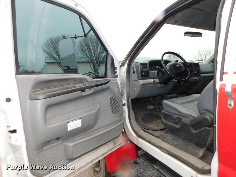 image for item DJ5985 2004 Ford F650 Super Duty XLT  rollback truck