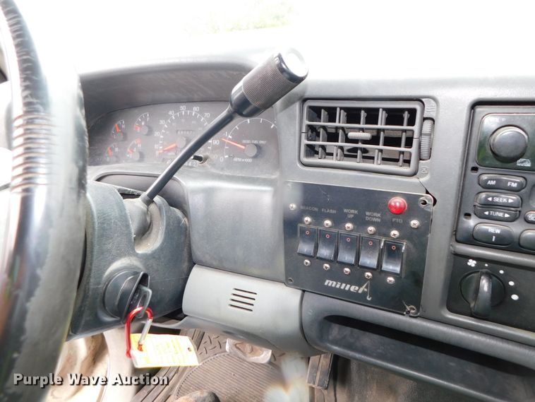 image for item DJ5985 2004 Ford F650 Super Duty XLT  rollback truck