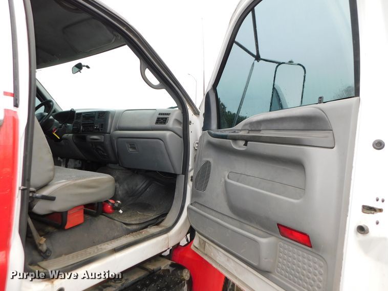 image for item DJ5985 2004 Ford F650 Super Duty XLT  rollback truck