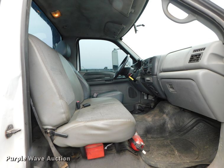 image for item DJ5985 2004 Ford F650 Super Duty XLT  rollback truck