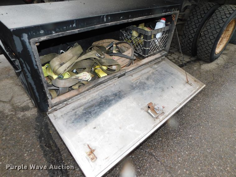 image for item DJ5985 2004 Ford F650 Super Duty XLT  rollback truck