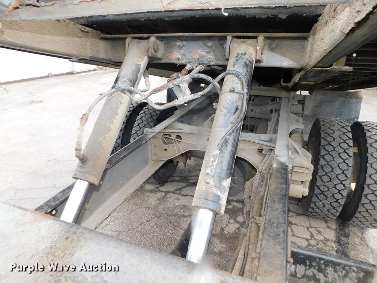 image for item DJ5985 2004 Ford F650 Super Duty XLT  rollback truck