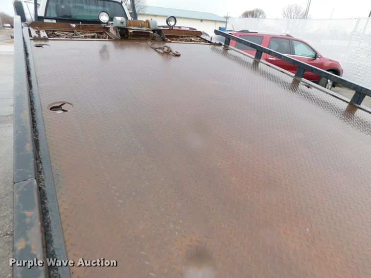 image for item DJ5985 2004 Ford F650 Super Duty XLT  rollback truck