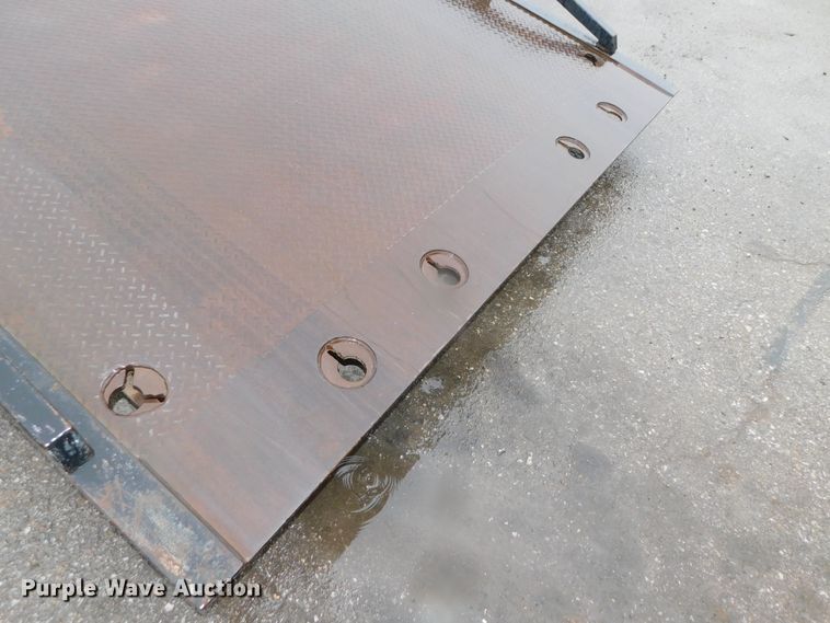 image for item DJ5985 2004 Ford F650 Super Duty XLT  rollback truck