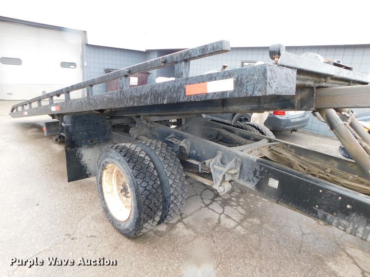 image for item DJ5985 2004 Ford F650 Super Duty XLT  rollback truck