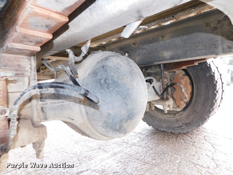 image for item DJ5985 2004 Ford F650 Super Duty XLT  rollback truck