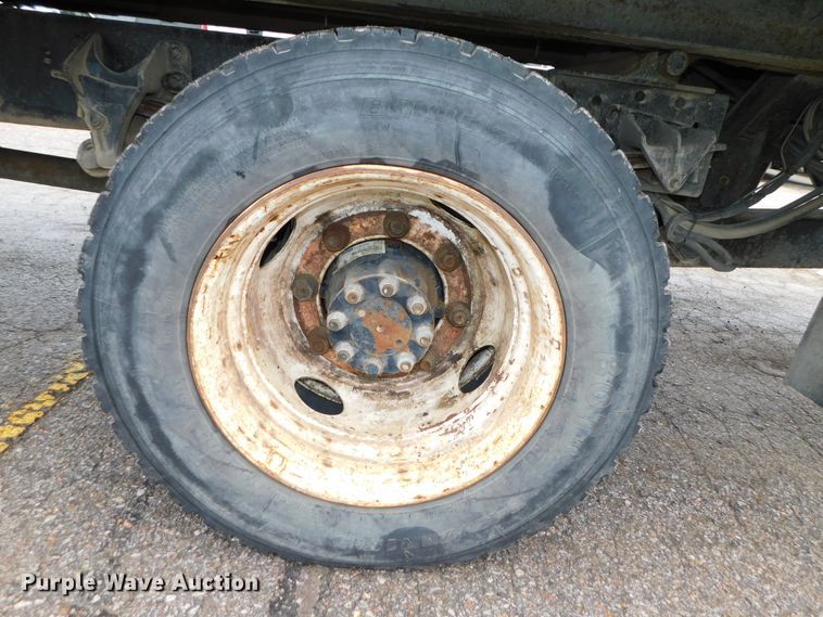 image for item DJ5985 2004 Ford F650 Super Duty XLT  rollback truck