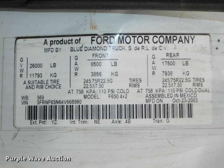 image for item DJ5985 2004 Ford F650 Super Duty XLT  rollback truck