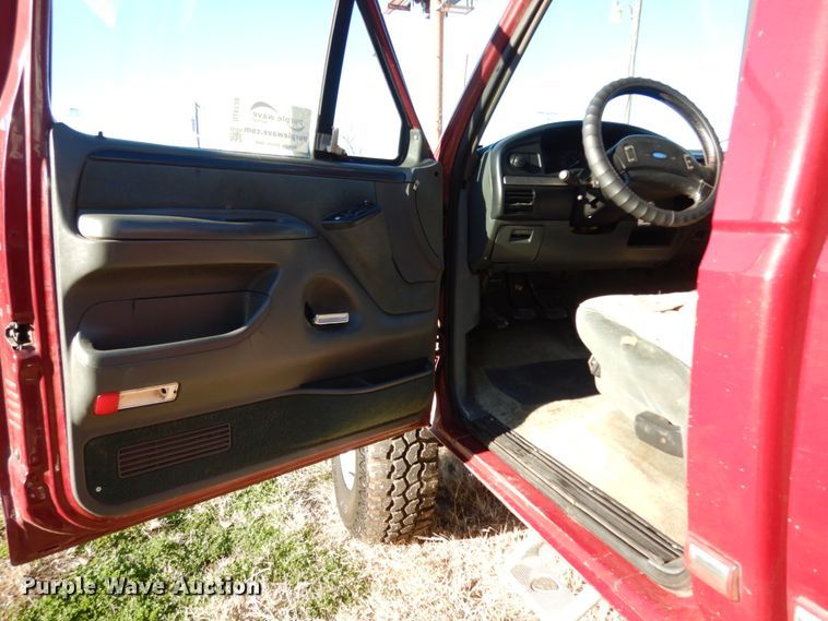 image for item DJ8138 1993 Ford F150  pickup truck