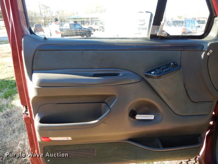 image for item DJ8138 1993 Ford F150  pickup truck