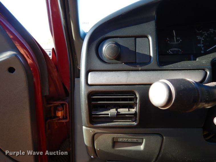 image for item DJ8138 1993 Ford F150  pickup truck