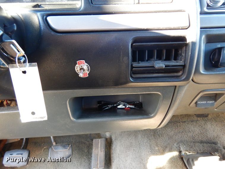 image for item DJ8138 1993 Ford F150  pickup truck